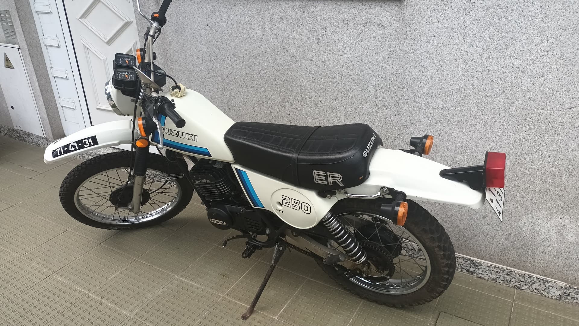 Mota Suzuki na galeria da Felmoto